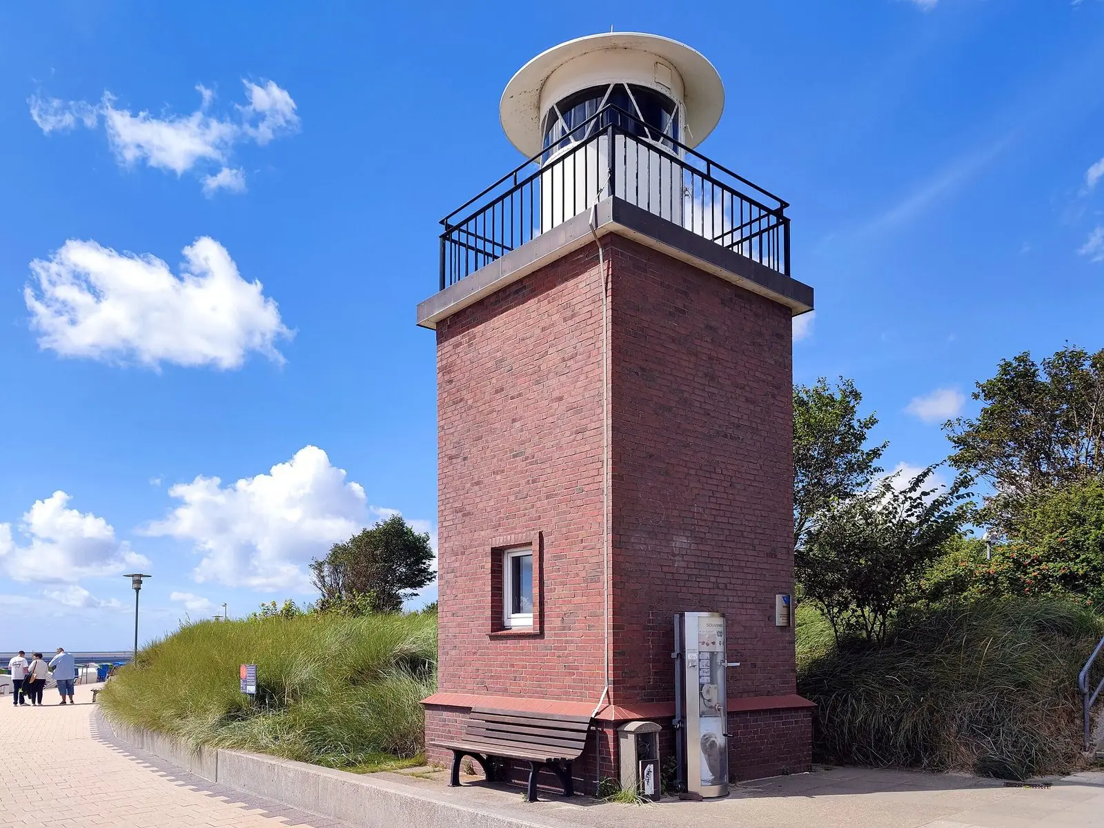 Kleiner Leuchtturm Olhörn an der Strandpromenade von Wyk